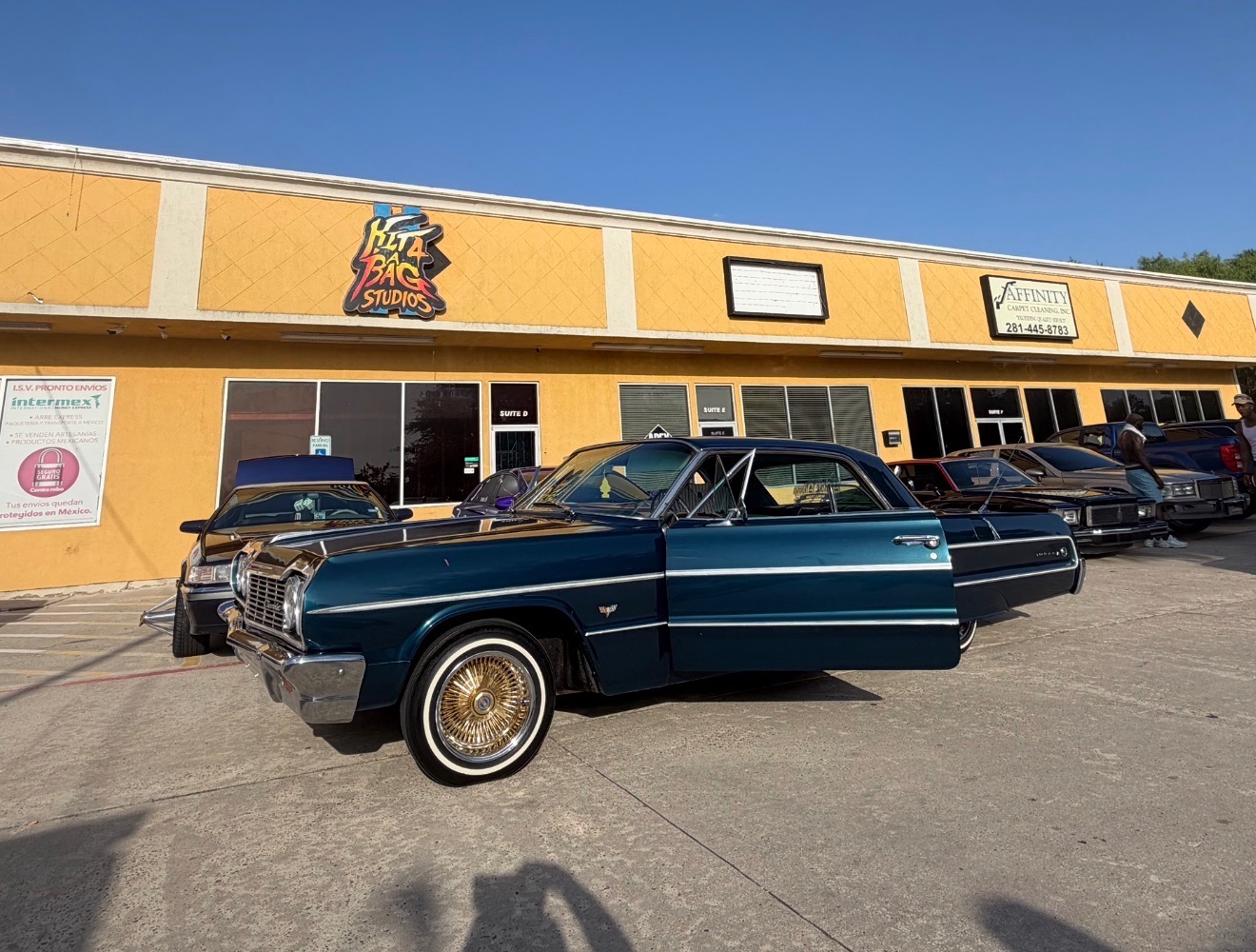 '64 Impala On Golds